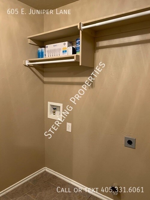 Foto del edificio - 605 E Juniper Ln