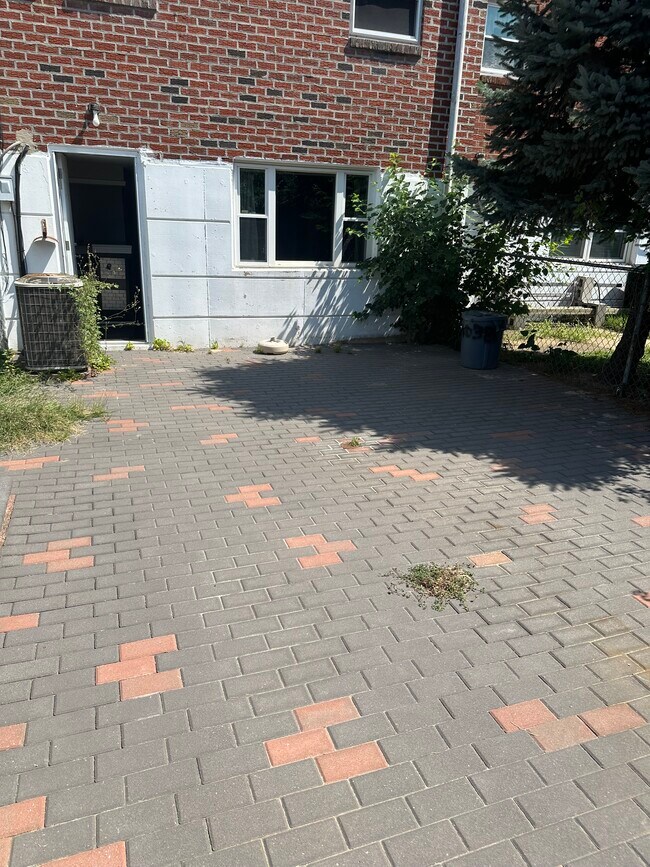 Foto del edificio - 4038 Lyman Dr