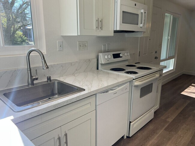 Building Photo - STUNNING REMODELED 3 BED HOME IN CARMICHAEL!