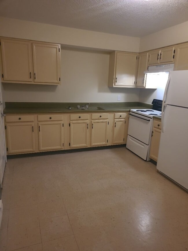 Building Photo - Montgomery Apartments