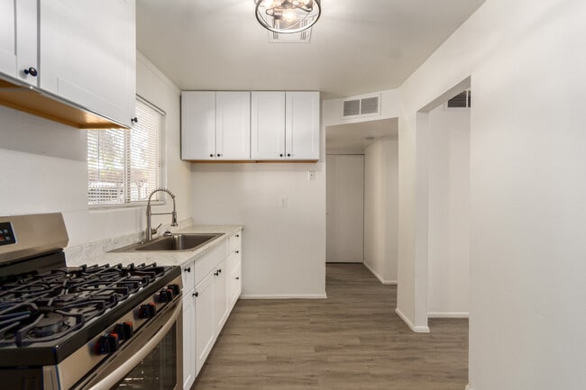 Building Photo - Maverick West Apartments