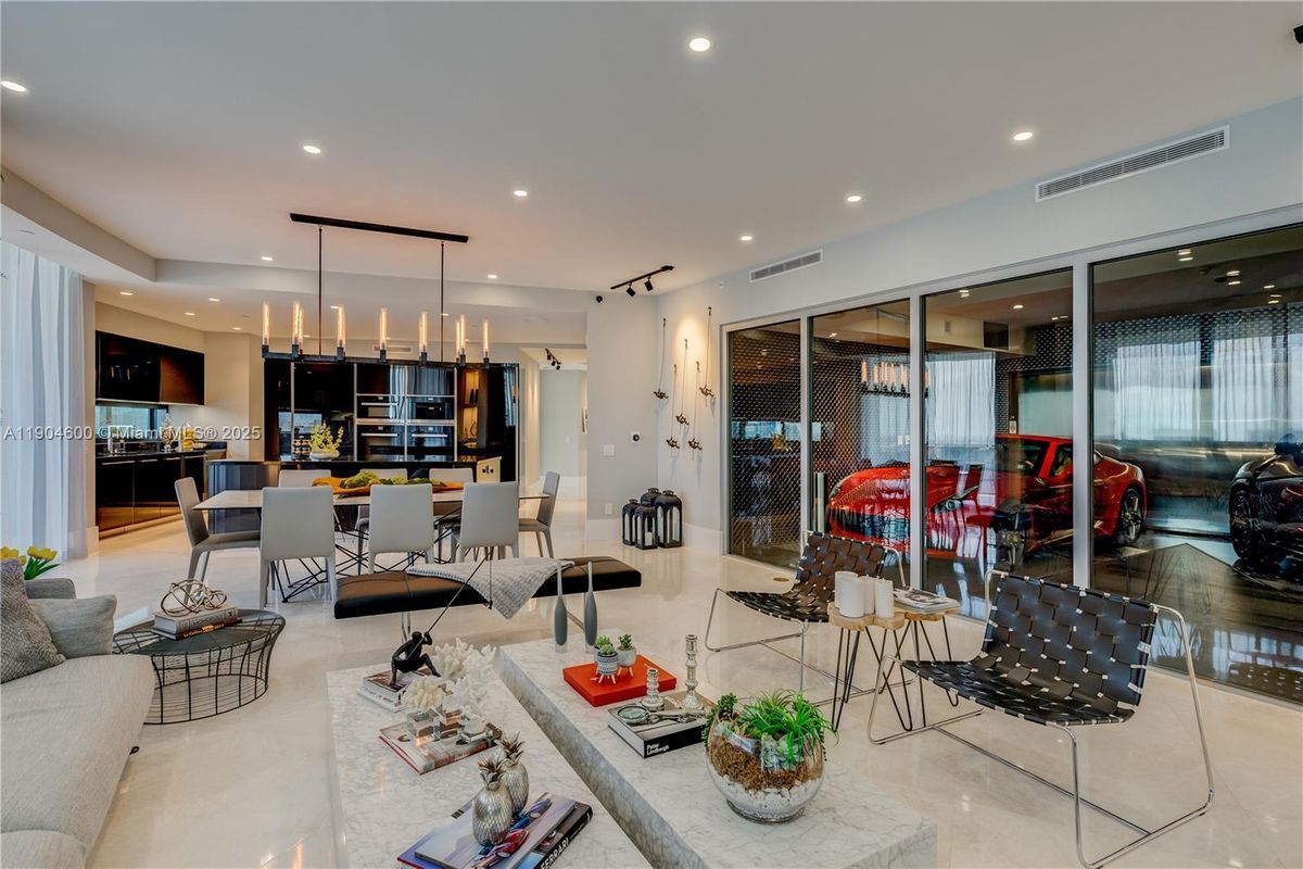 Foto del edificio - 18555 Collins Ave