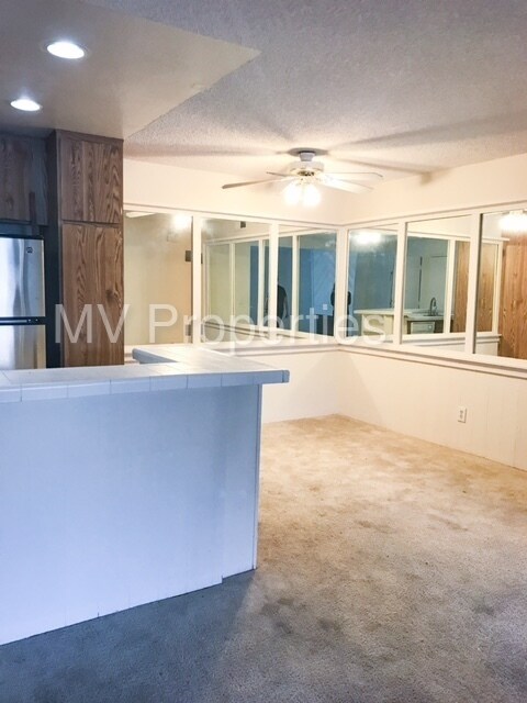 Building Photo - 9149 Village Glen Dr