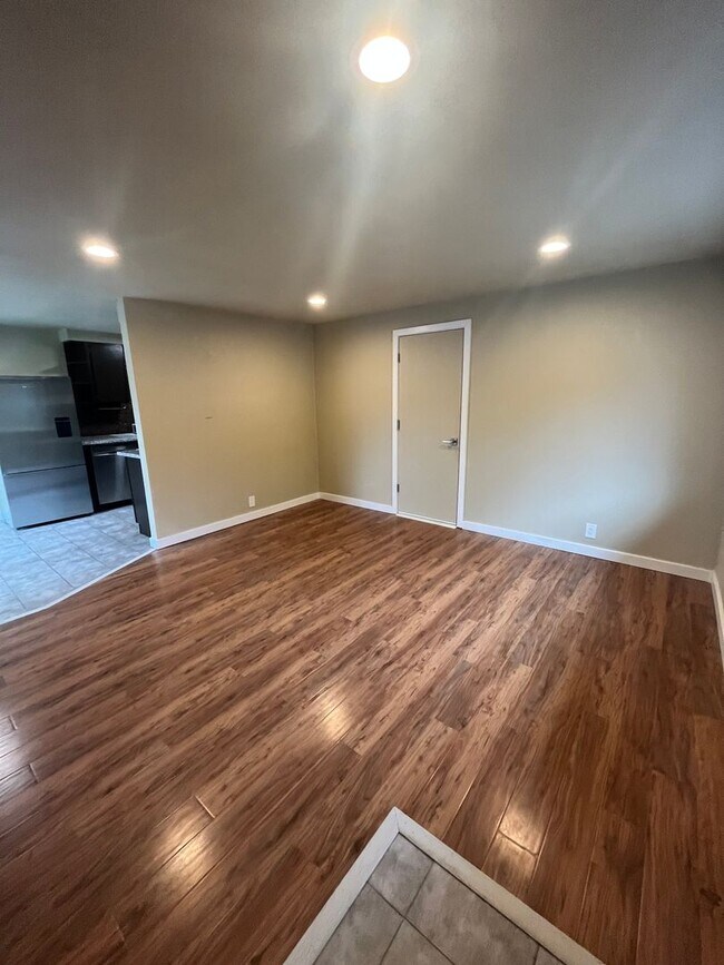 Building Photo - Ritz - Clinton Dup