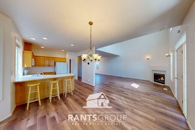 Foto del edificio - Spacious 3-Bedroom Home on a Corner Lot in Lacey!