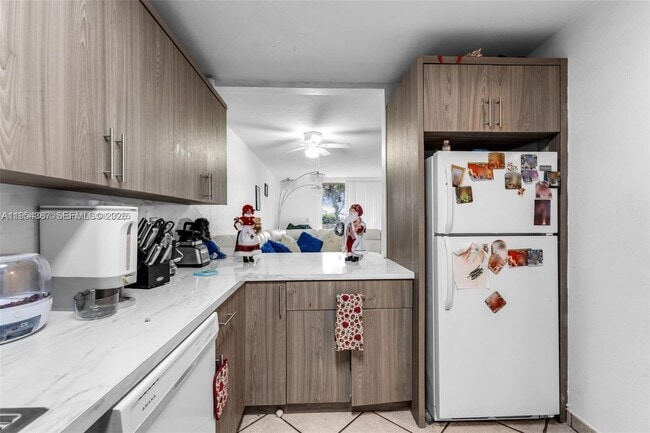 Foto del edificio - 10000 NW 80th Ct