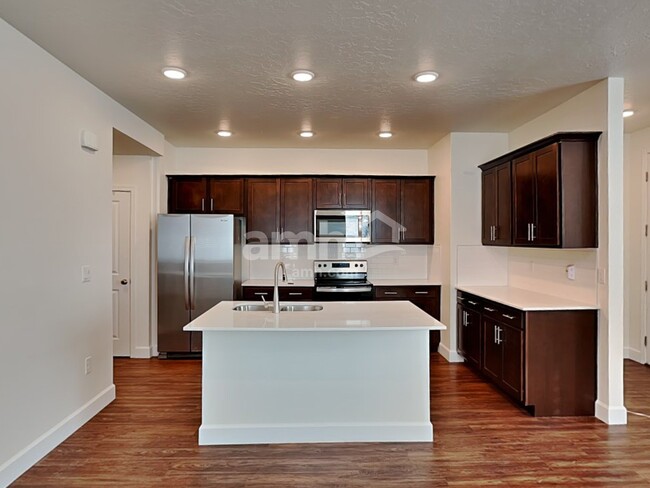 Building Photo - 6776 N Silver Creek Drive