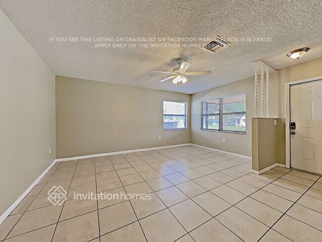 Foto del edificio - 555 Freeport Ave N