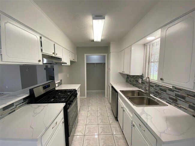 Foto del edificio - 12730 Labelle Ln