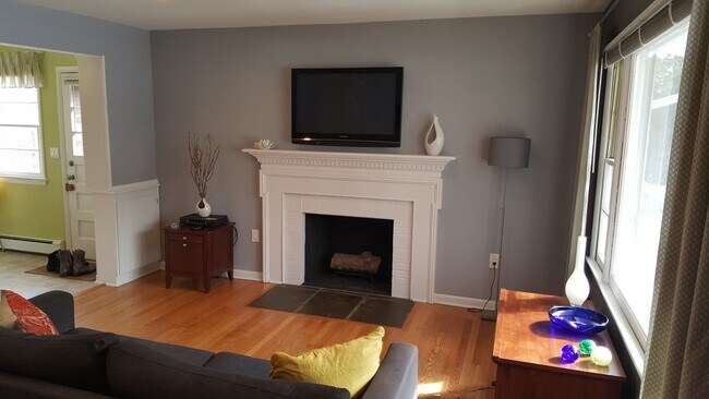 Building Photo - Incredibly well maintained rancher in Monrovia available mid June!