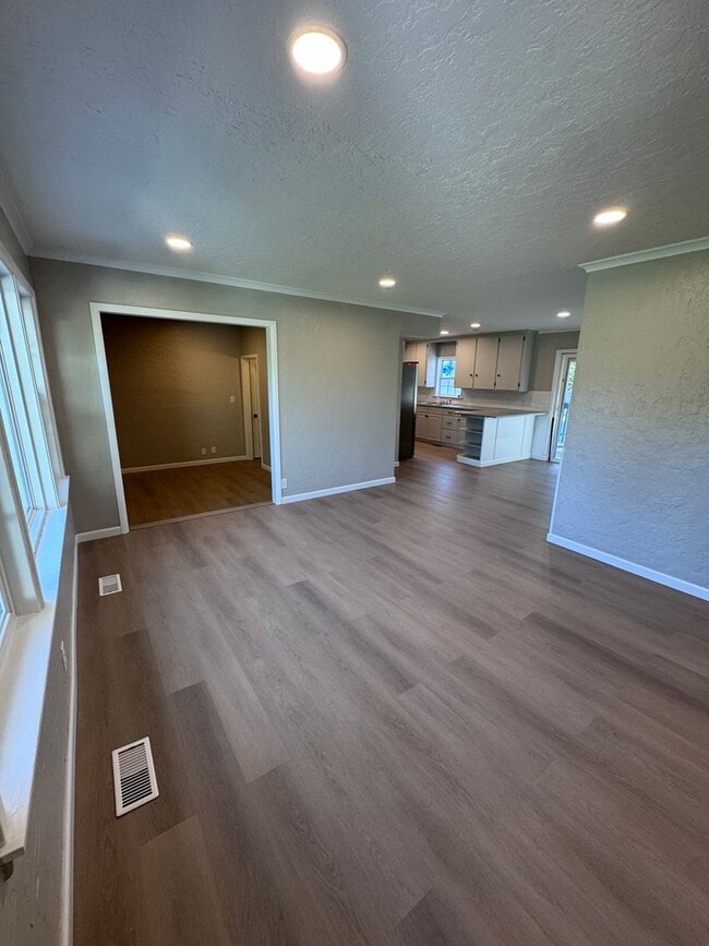 Building Photo - Mayo Meadow 3 Bed 1.5 Bath Cutie! Fully Updated and Lots of Charm!