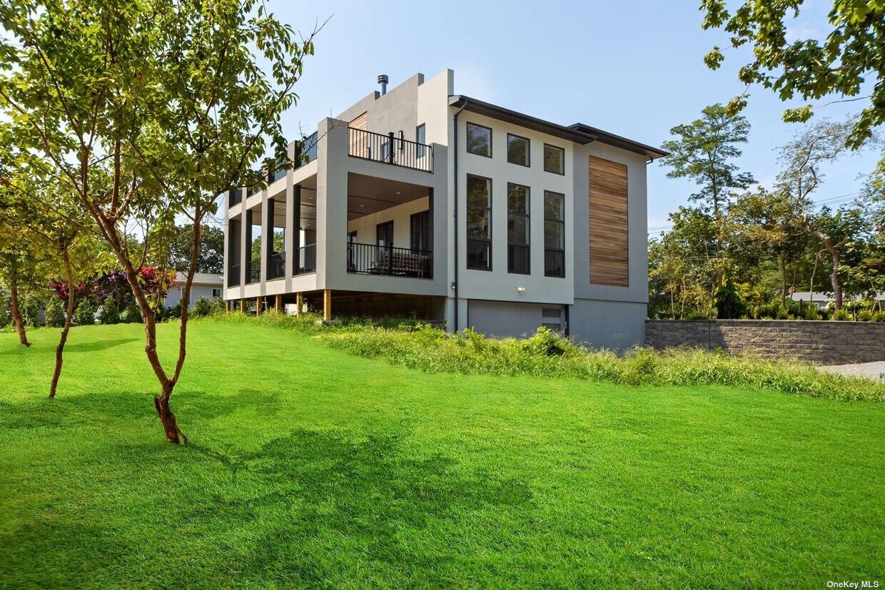 Foto principal - 1001 Peconic Bay Blvd