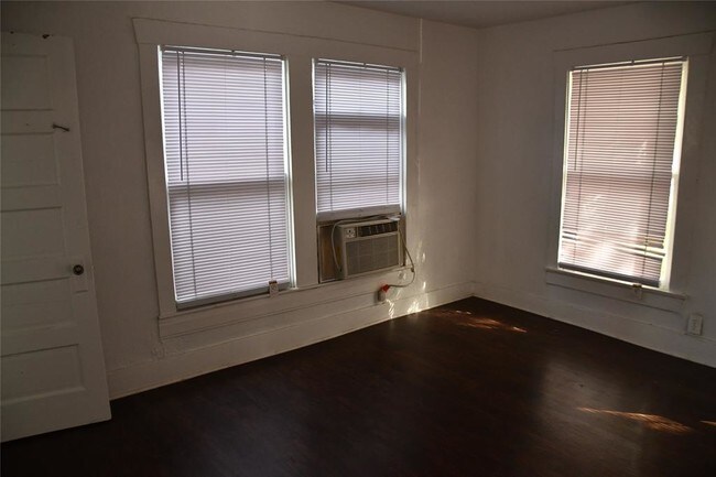 Building Photo - 4319 Walker St