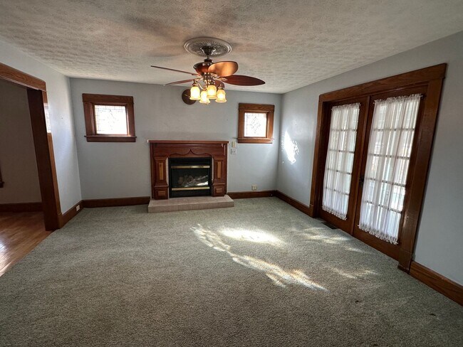 Building Photo - New Listing in Grove City PA