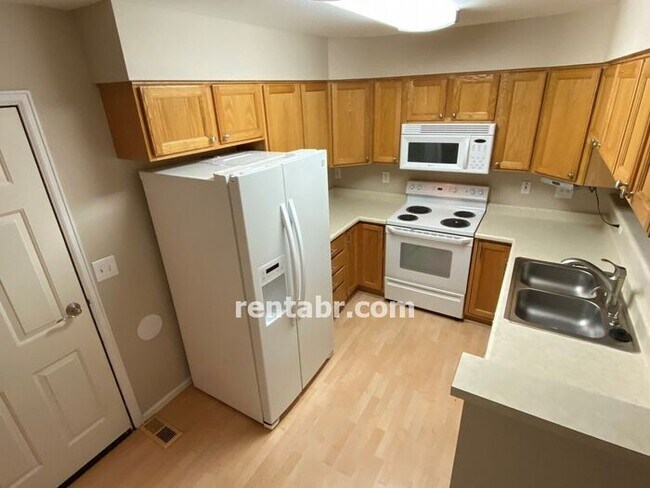 Building Photo - 5882 W Asbury Pl