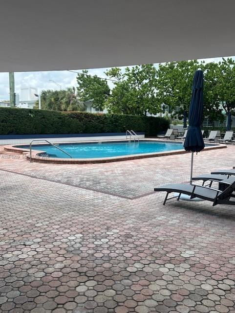 Foto del edificio - 6450 Collins Ave