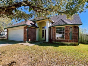 Building Photo - 104 Cattail Cove