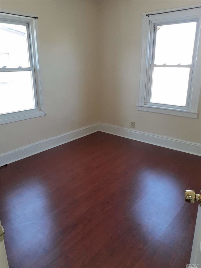 Foto del edificio - 89-87 212th Pl