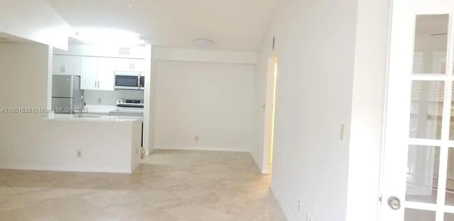 Building Photo - 2826 S University Dr