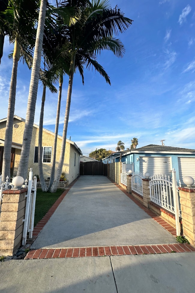 Foto del edificio - 4119 W 164th St