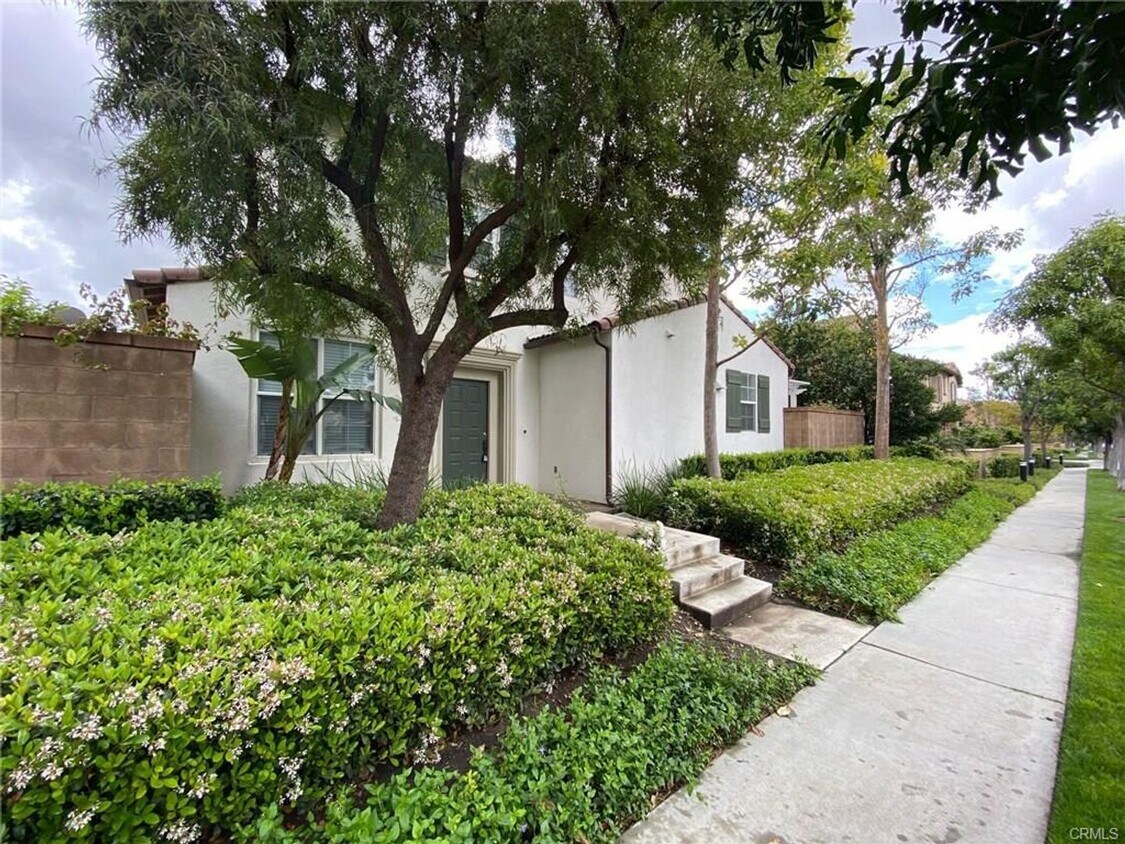 Foto del edificio - Bright and spacious detached 3 bedroom home