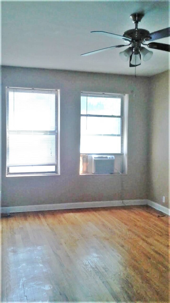 Building Photo - 1066 W Granville Ave
