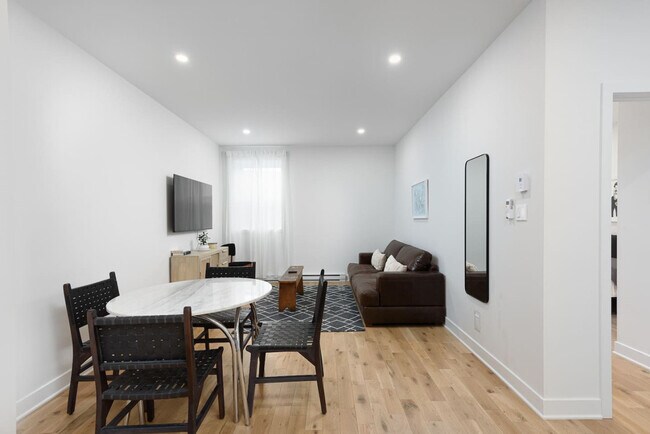 Building Photo - 3632 Rue Notre-Dame Ouest-SI ID1601932P