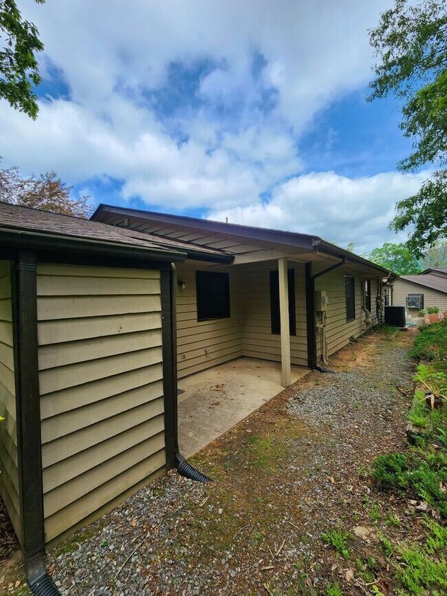 Building Photo - Black Mountain Rentals-The Woodlands Devel...