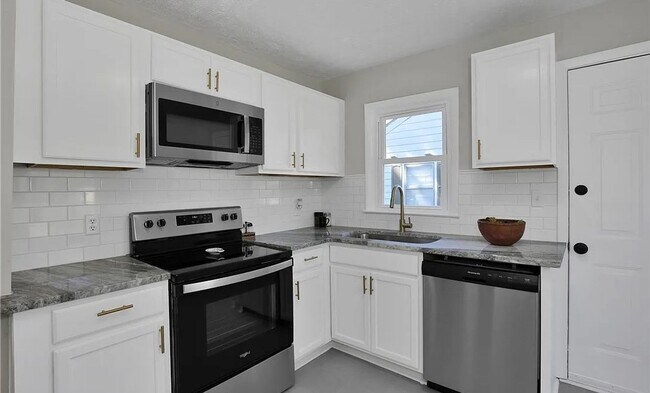 Building Photo - 306 Plum St