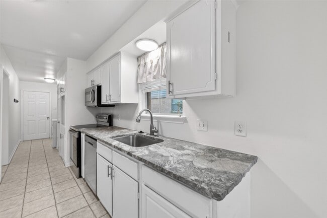 Building Photo - 12818 Westella Dr