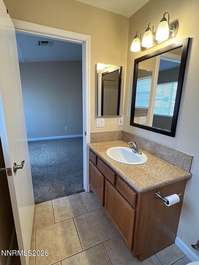 Building Photo - 5765 Vista Serena Way