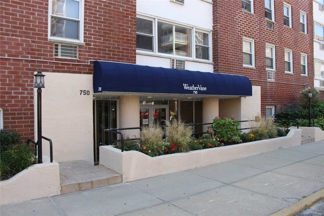 Building Photo - 750 Shore Rd