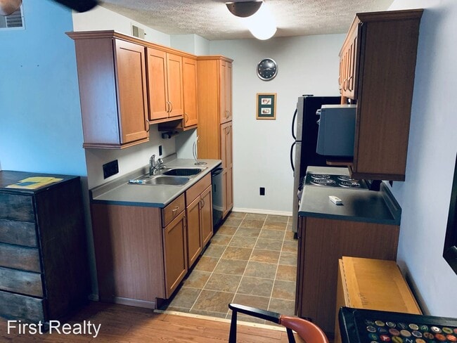 Building Photo - 2 br, 1.5 bath House - 559 W. Glenn Ave., ...