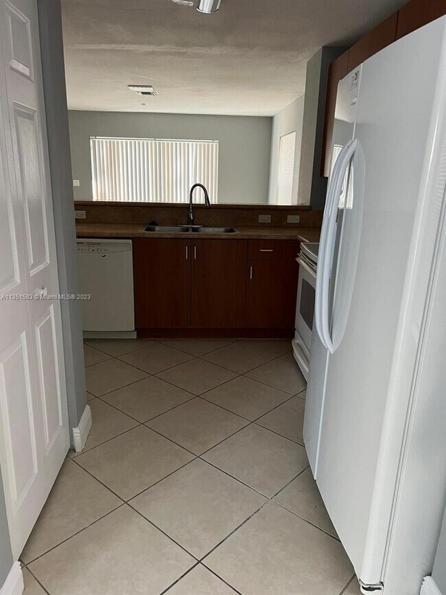 Foto del edificio - 10018 SW 24th St