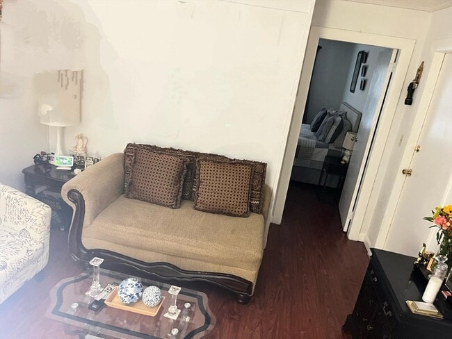 Foto del edificio - 84 Garfield Ave