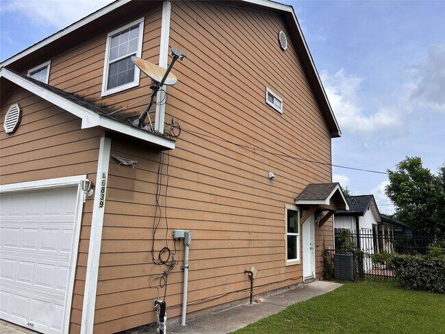 Foto del edificio - 6839 Larkstone St