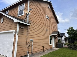 Building Photo - 6839 Larkstone St