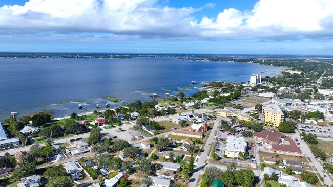 Building Photo - 402 Francklin