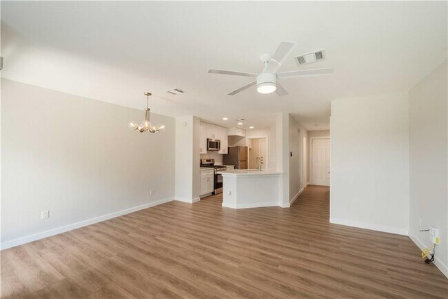 Building Photo - 5303 Roosevelt Ave