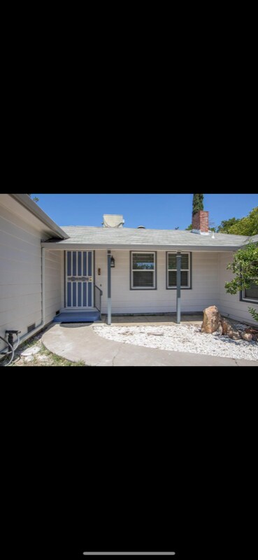 Building Photo - 1725 W Mendocino Ave