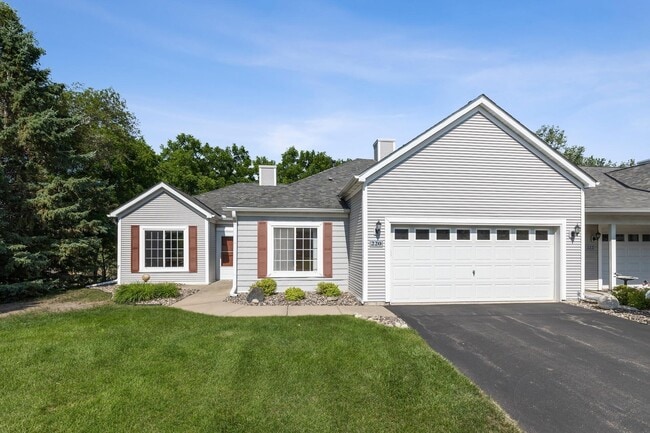 Building Photo - 220 Emerson Ave E