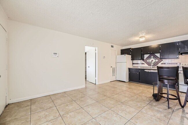 Foto del edificio - 1 Bedroom 1 Bathroom Condo Minutes from Th...