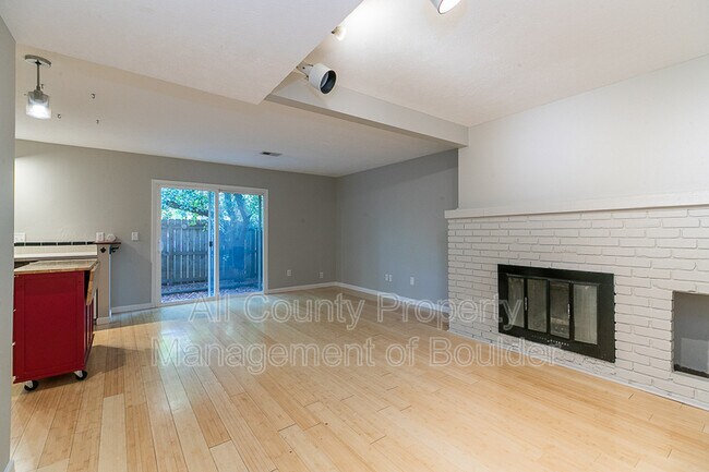 Foto del edificio - 3850 Paseo del Prado St