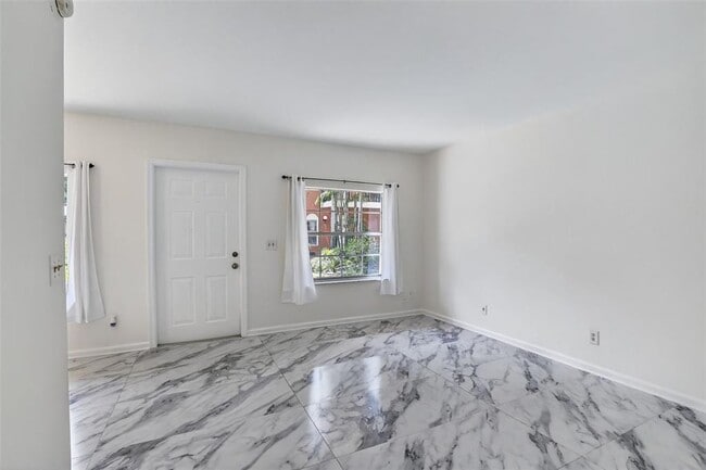 Foto del edificio - 1405 Miami Rd