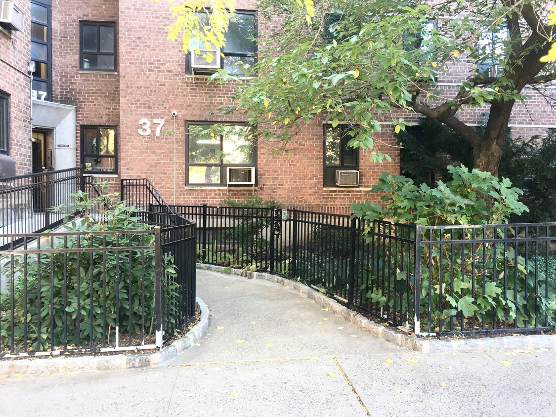 Primary Photo - Lovely 2 bedroom co-op sublet available