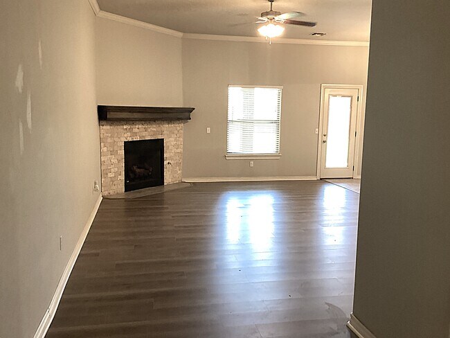 Building Photo - 201 Kimberly Dr