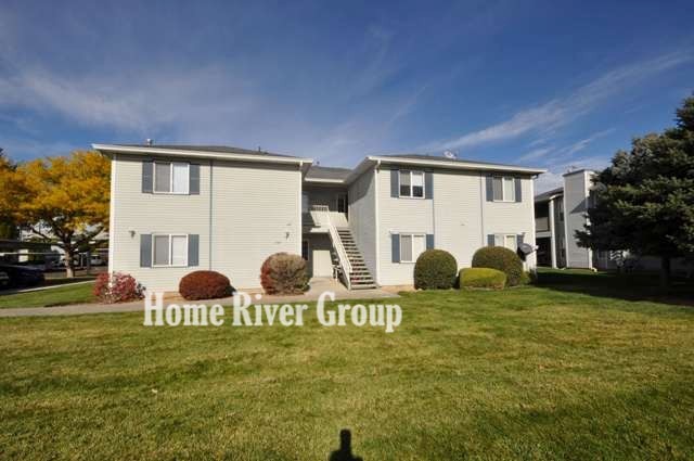 Primary Photo - 584 S Dalton Ln