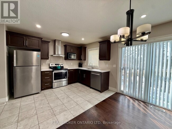 Building Photo - 8 Alexander Cir