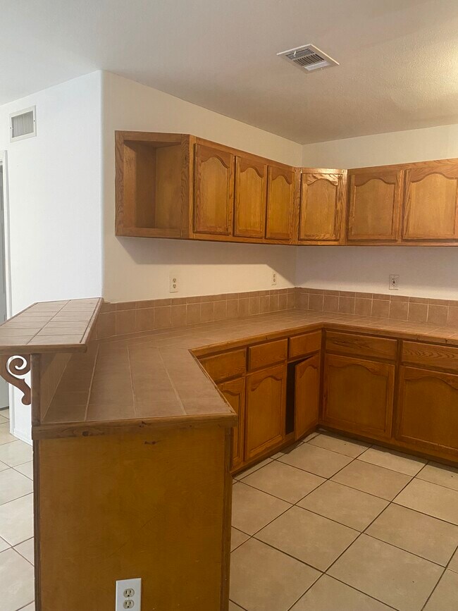 Building Photo - 738 Sonesta Dr