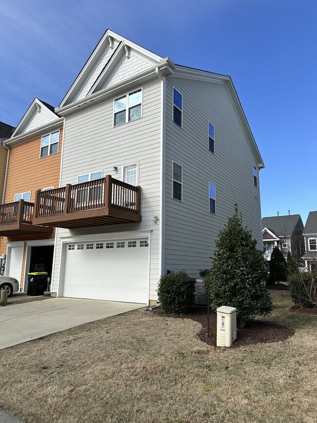 Foto del edificio - 4 Bedroom 3.5 Bathroom Townhome